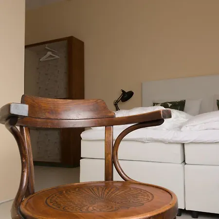 Alojamento de Acomodação e Pequeno-almoço Dahlia 3*